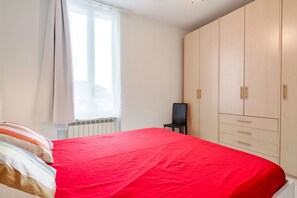 Fer et planche à repasser, Wi-Fi gratuit, draps fournis