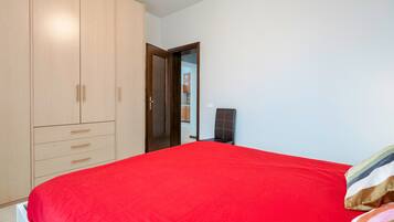 Bügeleisen/Bügelbrett, kostenloses WLAN, Bettwäsche