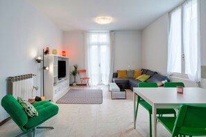 TV - Via Cremona, nice apartment in the center of Brescia, (Brescia)