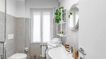 SĂšche-cheveux, serviettes fournies