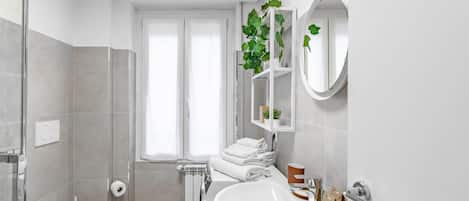 Hair dryer, towels