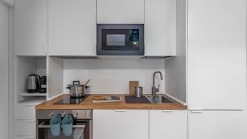 Refrigerador, microondas, horno y lavavajillas