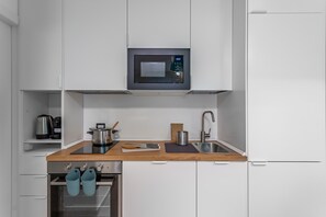 冷蔵庫、電子レンジ、オーブン、食器洗い機