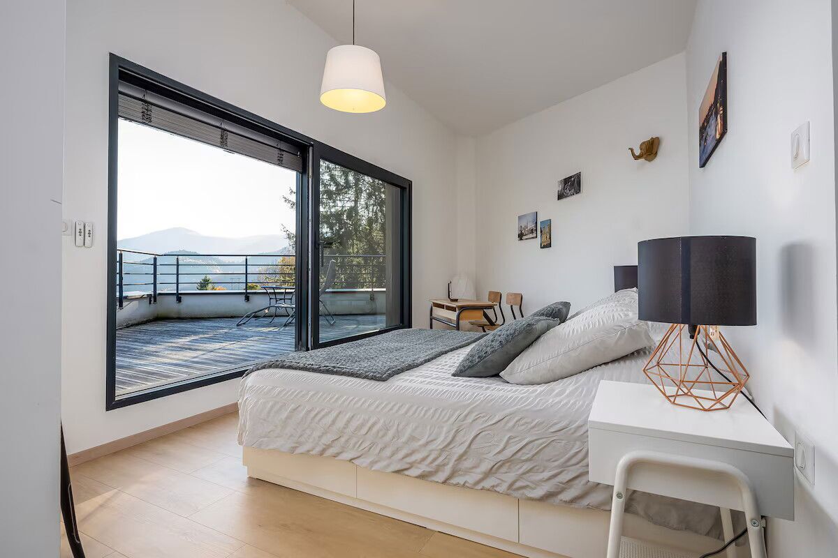 3 habitaciones, escritorio, tabla de planchar con plancha y wifi 