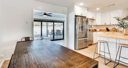Pool, Grill & Fire Pit: Pet-friendly Arizona Home