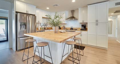 Pool, Grill & Fire Pit: Pet-friendly Arizona Home