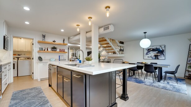 Micro-ondes, four, plaque de cuisson, lave-vaisselle