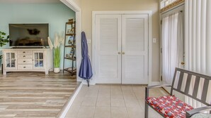 Interior - 1 Mi to Ocean: North Myrtle Beach Townhome (North Myrtle Beach)