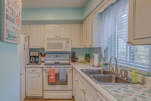 Interior - 1 Mi to Ocean: North Myrtle Beach Townhome (North Myrtle Beach)