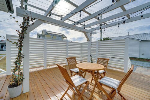 Vintage Surf City Cottage - 132 Steps to Beach!