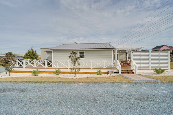 Cottage (2 Bedrooms) | Interior - Vintage Surf City Cottage - 132 Steps to Beach! (Holly Ridge)