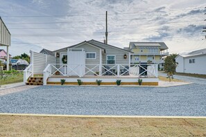Cottage (2 Bedrooms) | Interior - Vintage Surf City Cottage - 132 Steps to Beach! (Holly Ridge)
