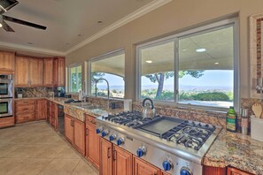 Interior - Charming Temecula Home w/ Hot Tub, Mountain Views! (Temecula)