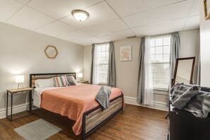 House (4 Bedrooms) | 4 bedrooms, iron/ironing board, bed sheets - Columbus Apartment ~ 2 Mi to Ohio State University (Columbus)