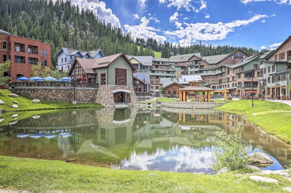 Ski-in/ski-out Winter Park Condo w/ Hot Tub Access - Ute Mountain, CO