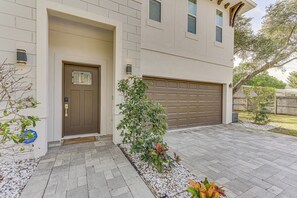 House (5 Bedrooms) | Interior - 3 Mi to Usf: Dog-friendly Home w/ Large Yard (Lutz)