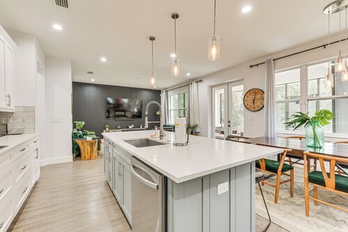 3 Mi to Usf: Dog-friendly Home w/ Large Yard