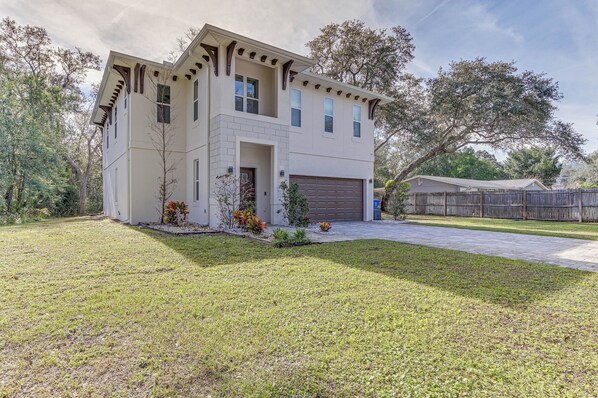 House (5 Bedrooms) | Front of property