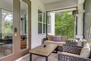 A sunroom with a sofa, table, and a view of greenery outside. - 3 Mi to Usf: Dog-friendly Home w/ Large Yard (Lutz)