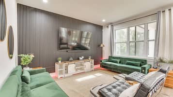 House (5 Bedrooms) | Interior