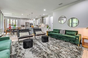 House (5 Bedrooms) | Front of property
