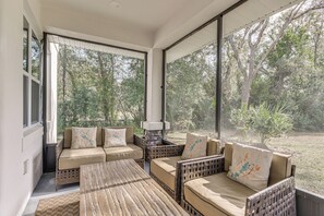 House (5 Bedrooms) | Interior