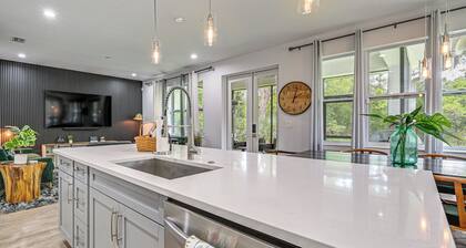 3 Mi to Usf: Dog-friendly Home w/ Large Yard