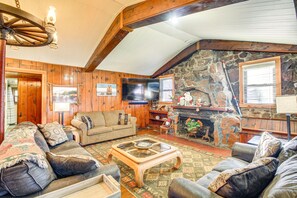 House (2 Bedrooms) | Living area | TV