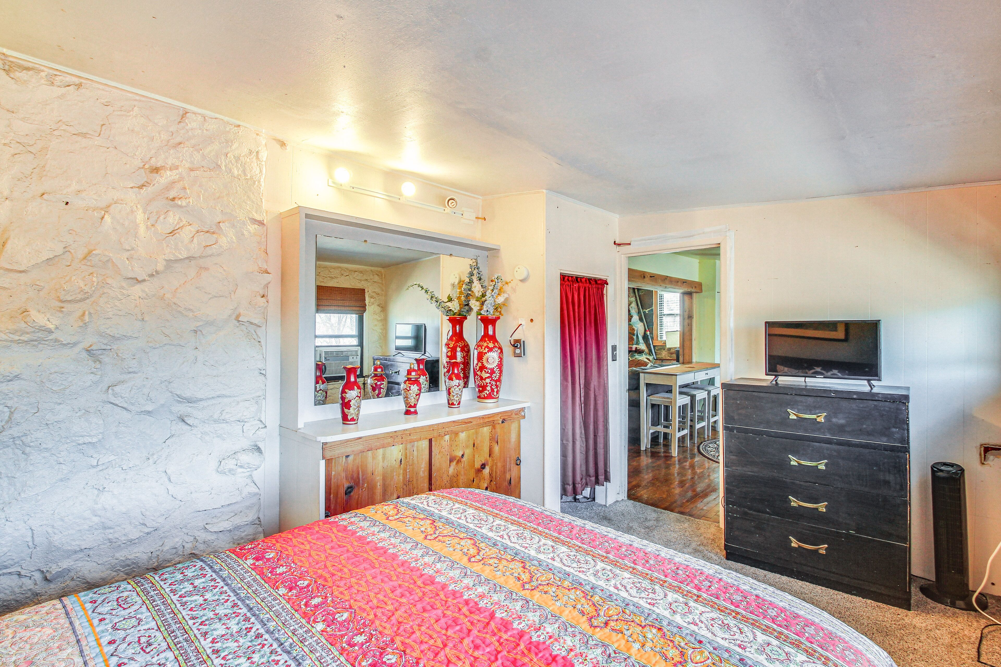 House (2 Bedrooms) | 2 bedrooms, bed sheets