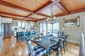 House (4 Bedrooms) | Interior