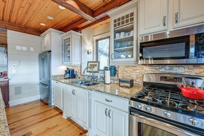 House (4 Bedrooms) | Interior - Mountain-view Georgia Cabin w/ 2 Decks (Dillard)