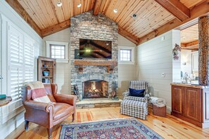 House (4 Bedrooms) | Interior