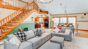 TV, konsol video game, meja tenis meja, dan buku