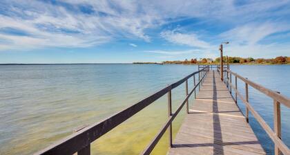 Reservoir Access: Pet-friendly Kerens Cabin!