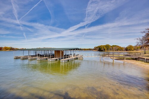 On-site Fishing Pier: Pet-friendly Kerens Cabin!