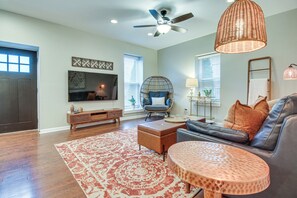 Apartment (1 Bedroom) | Front of property - Historic Loveland Apt: Walk to Little Miami River! (Loveland)
