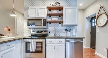Historic Loveland Apt: Walk to Little Miami River!