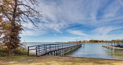 On-site Boat Ramp: Pet-friendly Kerens Studio!