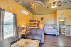 Apartment (0 Bedroom) | Interior - Community Pier: Cozy Kerens Cabin! (Kerens)