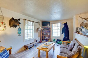 Apartment (0 Bedroom) | Interior - Community Pier: Cozy Kerens Cabin! (Kerens)