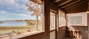 Community Pier: Cozy Kerens Cabin!