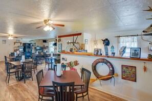 Interior - Community Pier: Cozy Kerens Cabin! (Kerens)