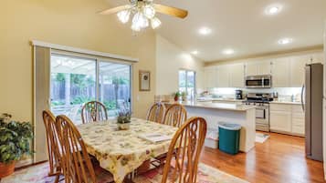 House (2 Bedrooms) | Interior