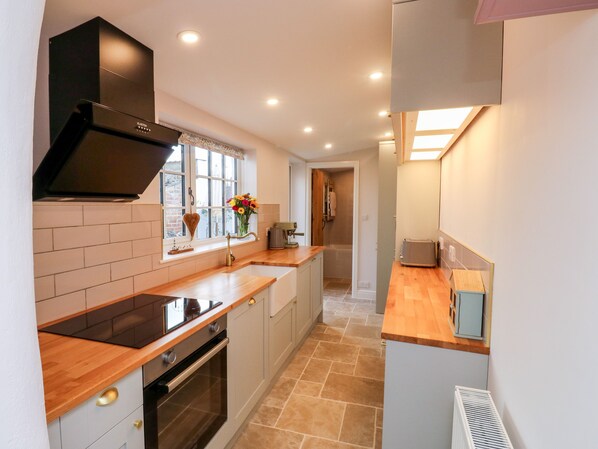 Dishwasher, cookware/dishes/utensils - Pilchard Cottage (Dawlish)