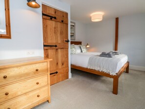2 bedrooms, individually decorated, individually furnished, free WiFi