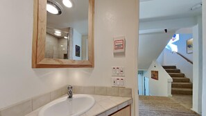 Apartamento, 4 habitaciones | Baño | Toallas