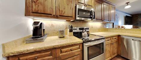 Condo, 2 Bedrooms | Private kitchen