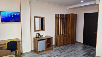 Minibar, sistema de insonorización, wifi gratis y ropa de cama