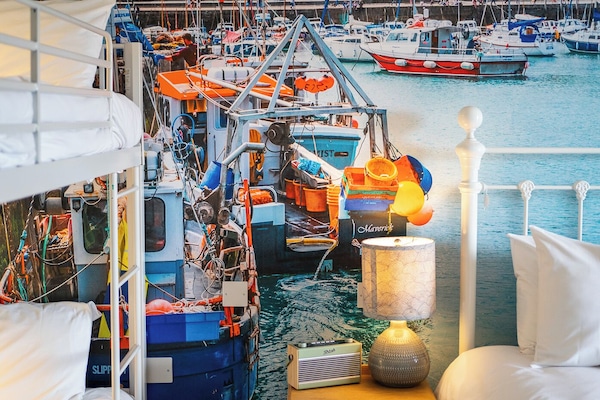 Deluxe for 4 | Biancheria da letto ipoallergenica, postazione laptop