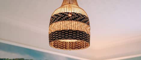 Deluxe Room for 4 | Roupas de cama antialérgicas, espaço de trabalho para notebook